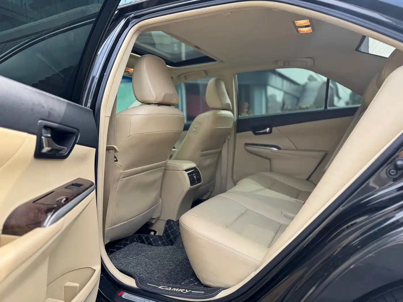 Toyota Camry 2016 2.0G 10th Anniversary Leading Edition фото 11