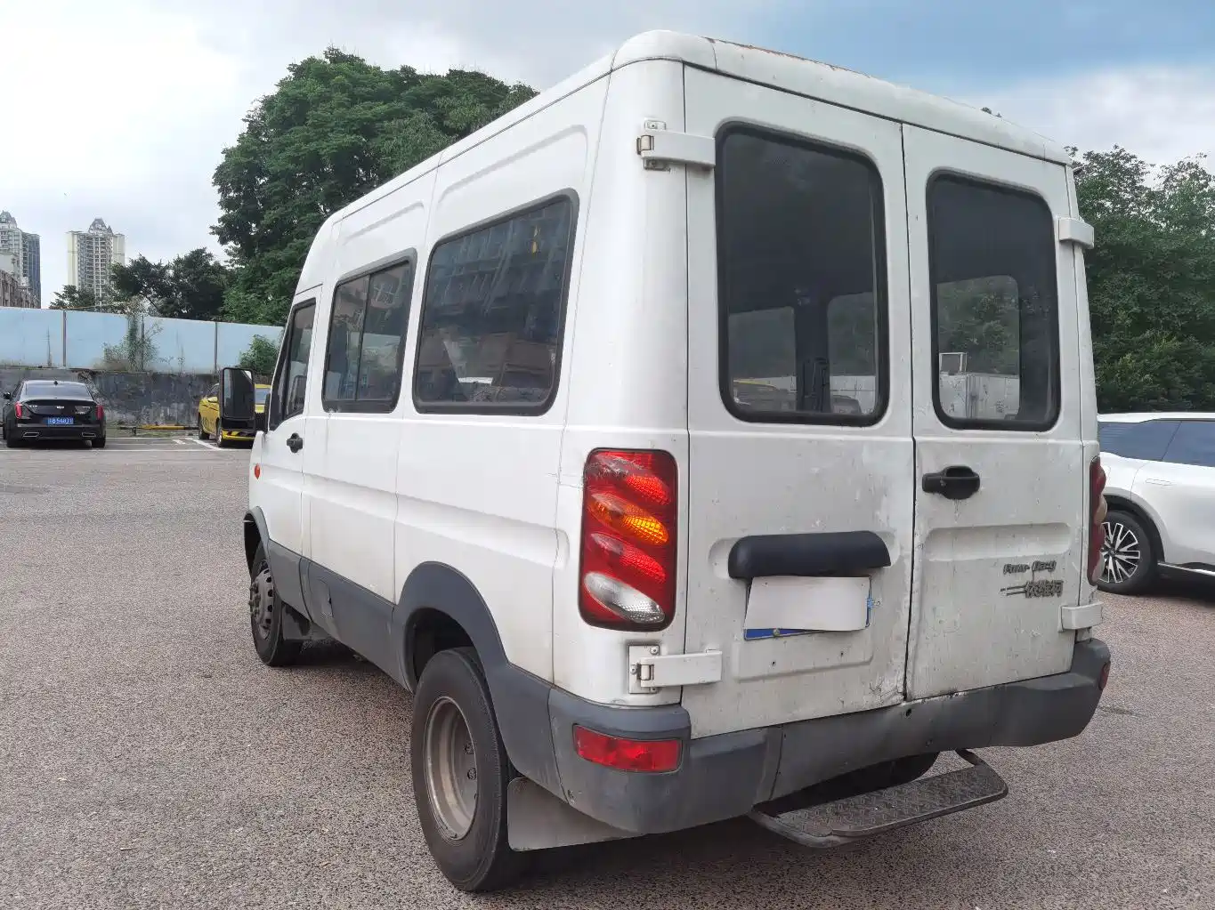 Iveco Bodhi 2016 2017 Model 2.5T Premium A37 Passenger Van High Roof 6-7 seater 47Z5
