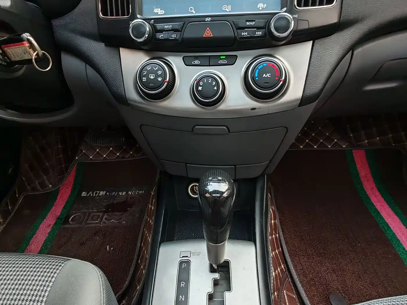 Hyundai Elantra 2015 1.6L Automatic Luxury фото 10