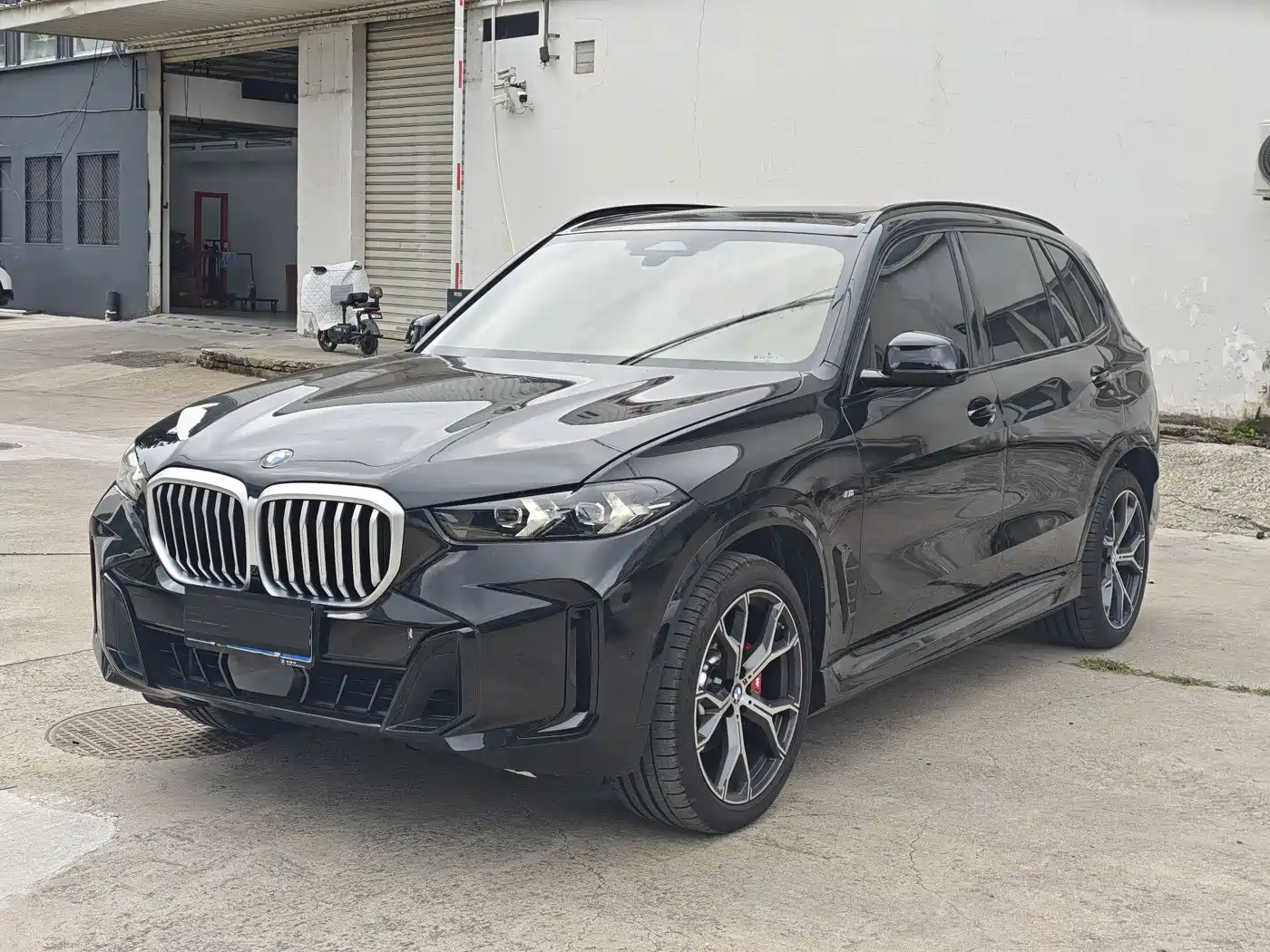 BMW X5 2025 Model xDrive 30Li M Sport Blackout Package