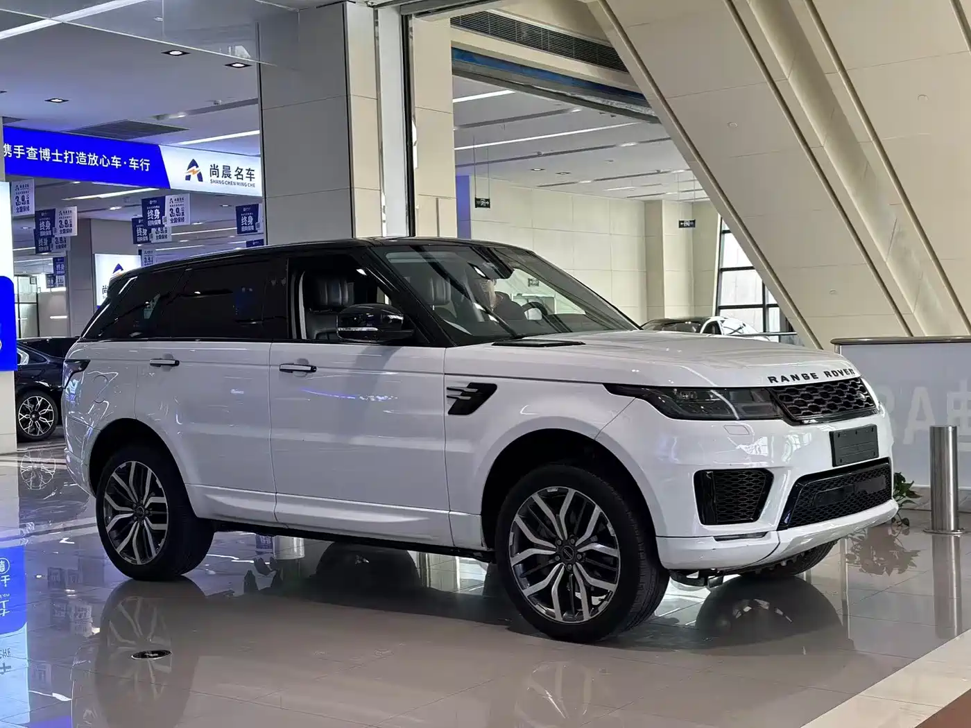 Land Rover Range Rover Sport 2020 3.0 L6 SE фото 2
