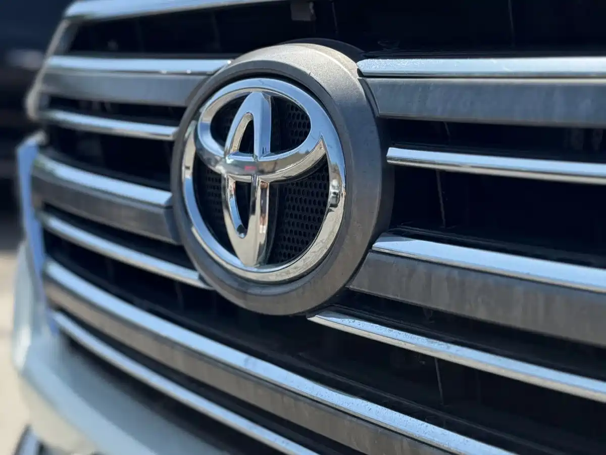 صورة 13 - Toyota Land Cruiser