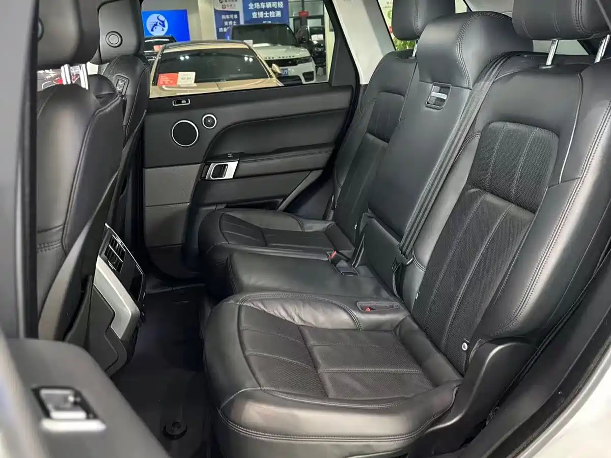 Land Rover Range Rover Sport 2020 3.0 L6 SE фото 17