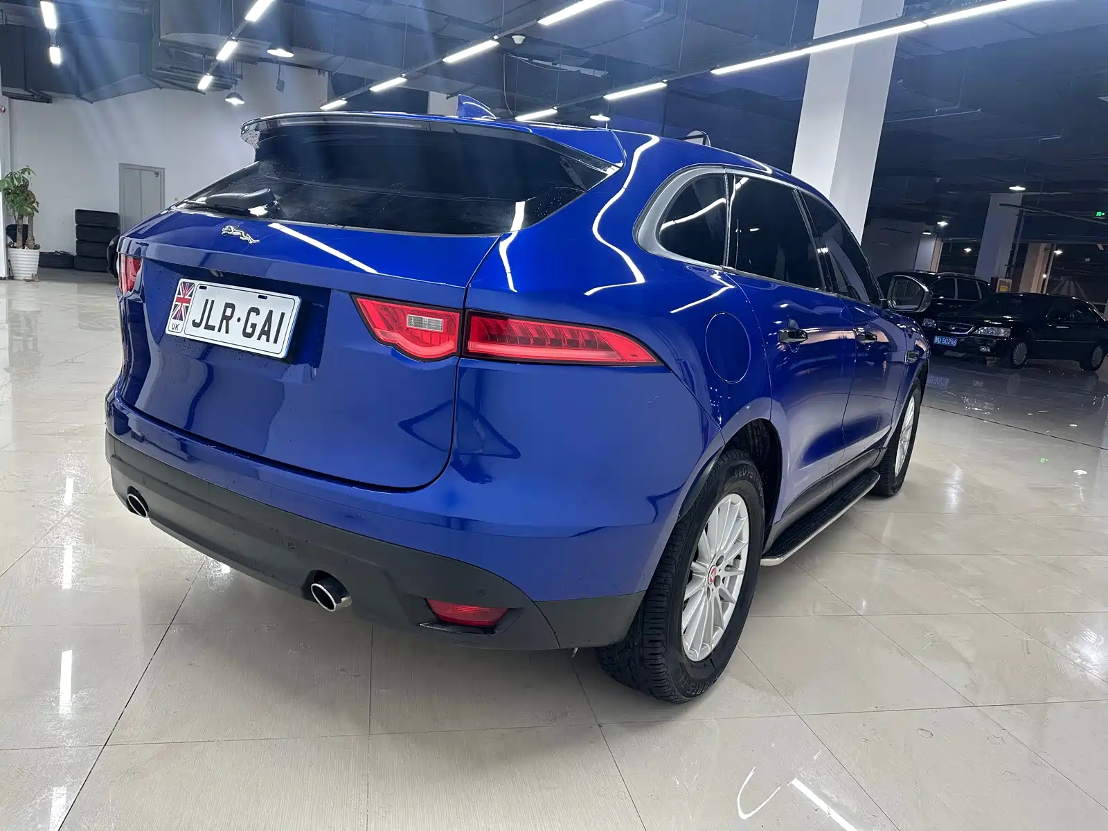 Фото 4 - Jaguar F-PACE