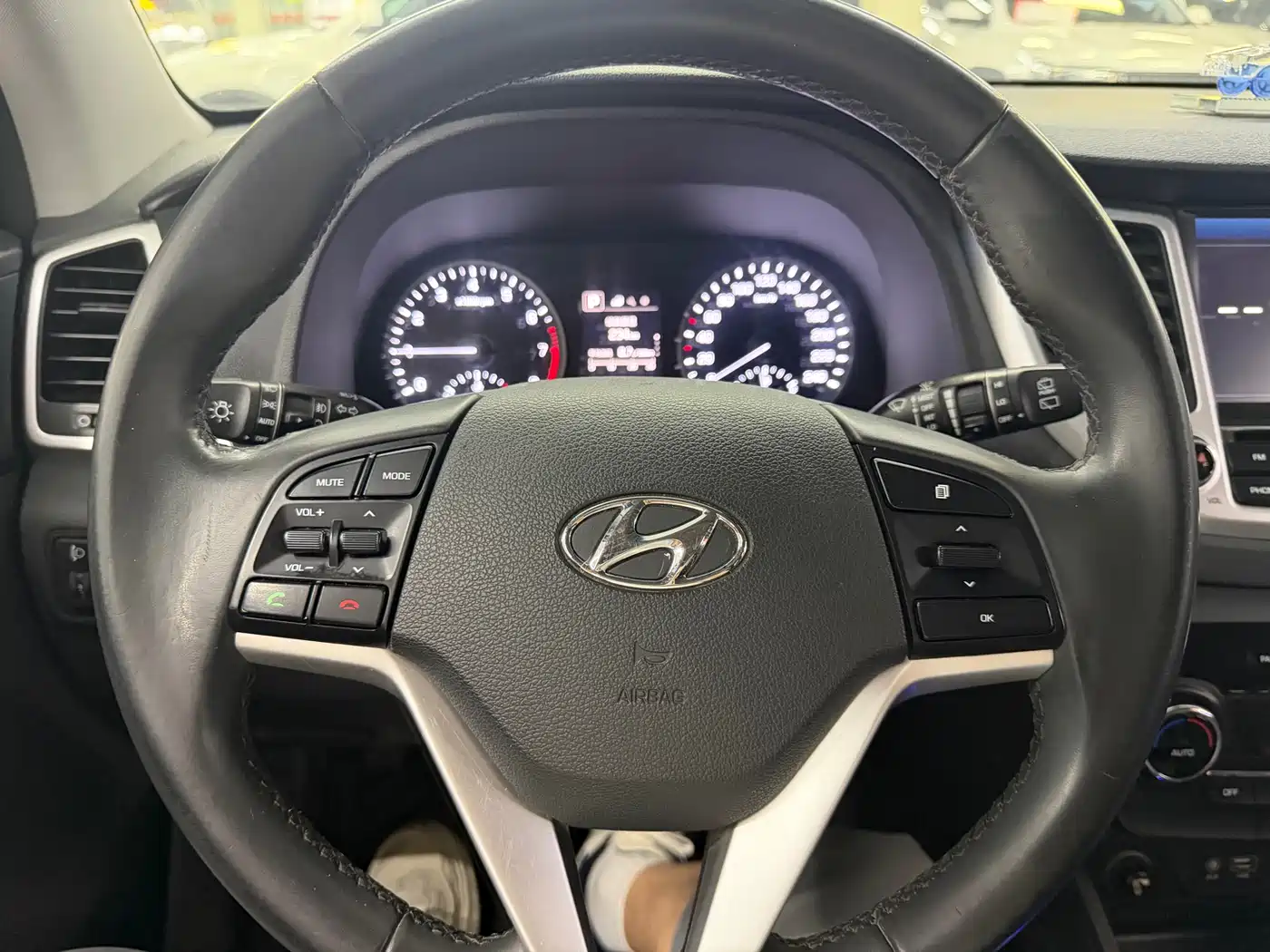Hyundai Tucson 2015 1.6T Dual Clutch 2WD Leading фото 13