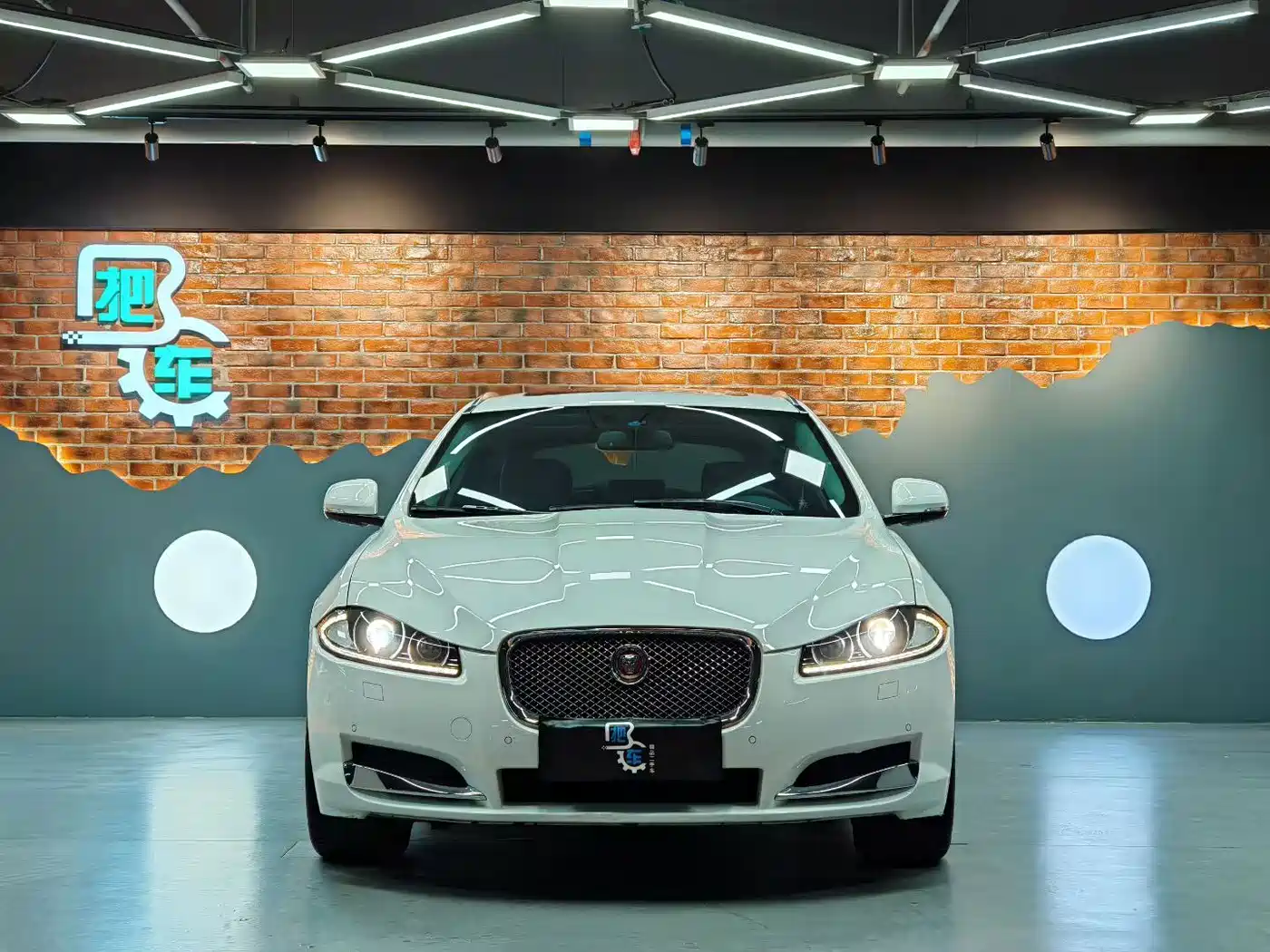 Jaguar XF 2015 2015 XF 2.0T Sportbrake Luxury Edition