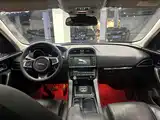 Фото 9 - Jaguar F-PACE