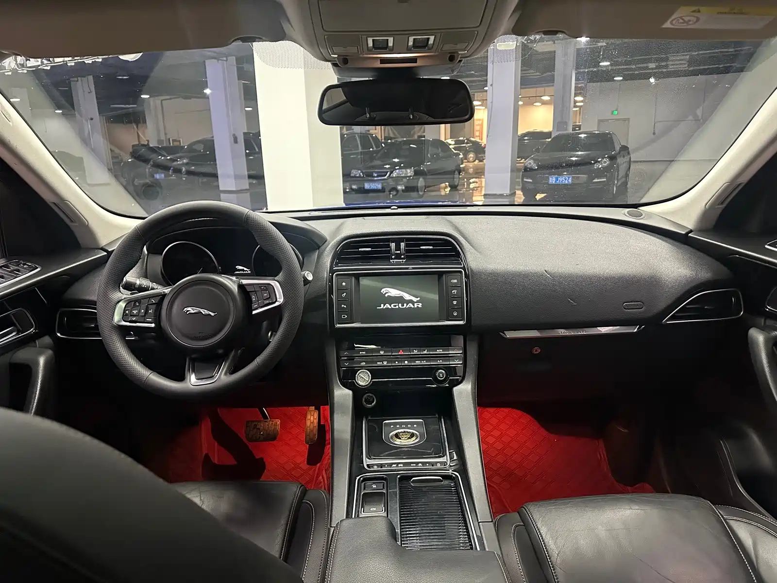 Фото 9 - Jaguar F-PACE