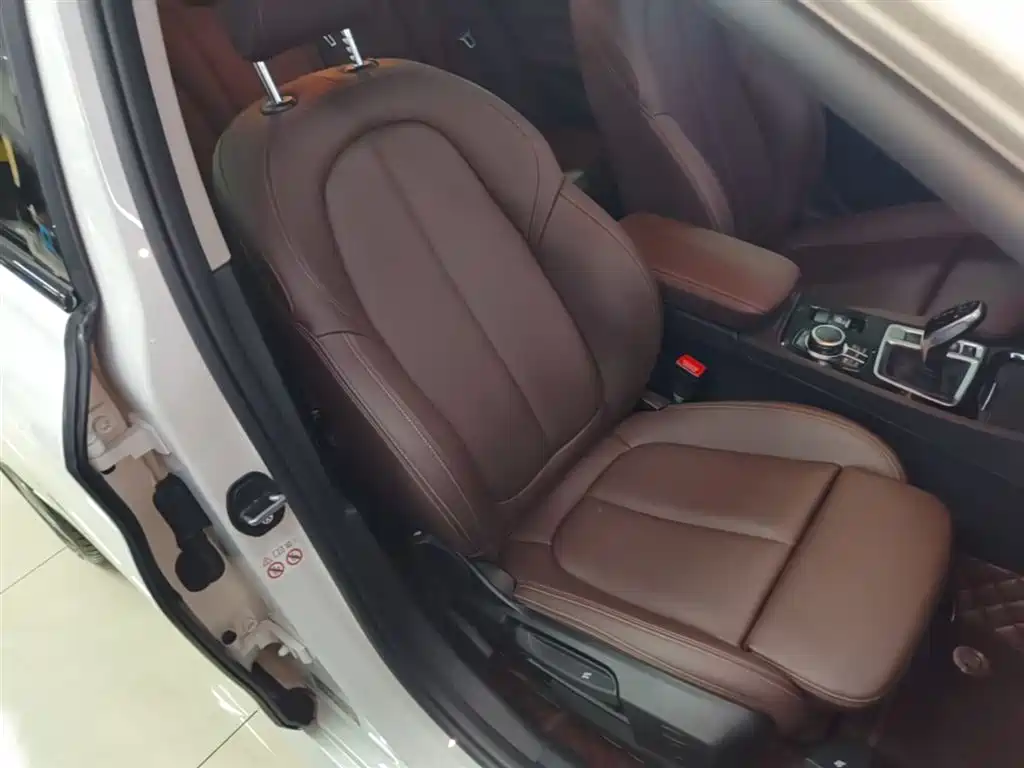 BMW 1 Series 2022 120i M Sport Shadow Edition фото 25