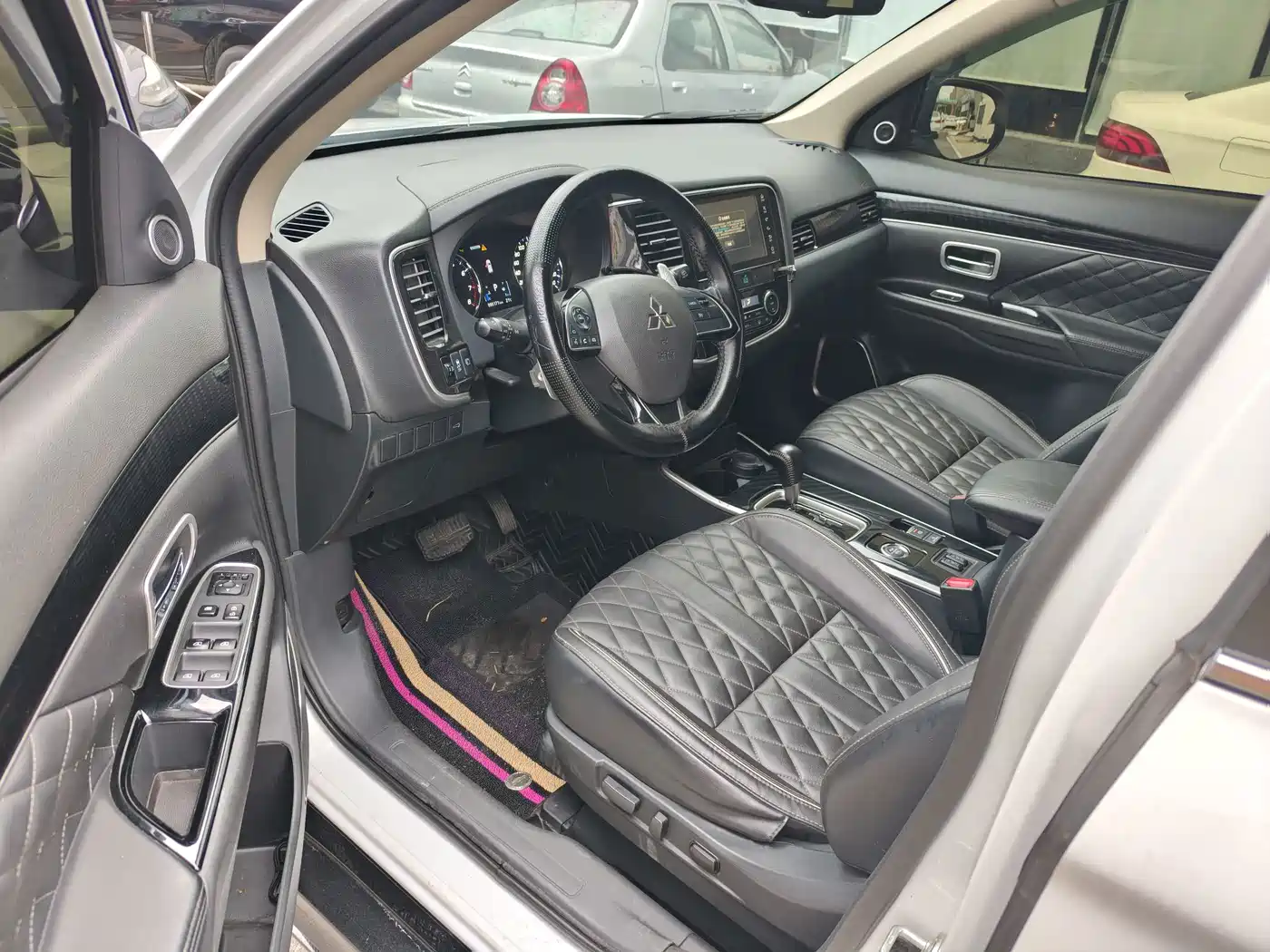 Mitsubishi Outlander 2023 2021 2.4L 4WD Premium Edition 5-seater