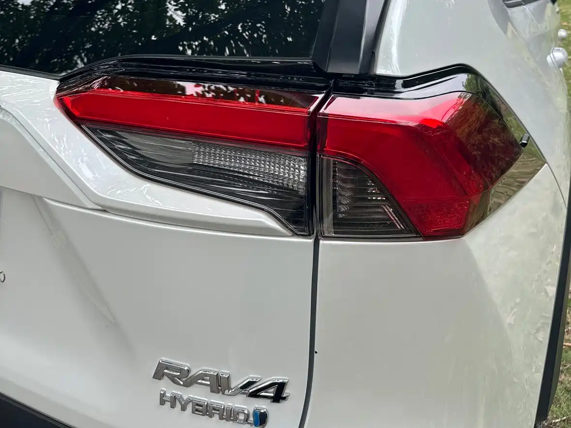 Toyota RAV4 Rongfang 2021 Hybrid 2.5L E-CVT AWD Elite PLUS Edition фото 6