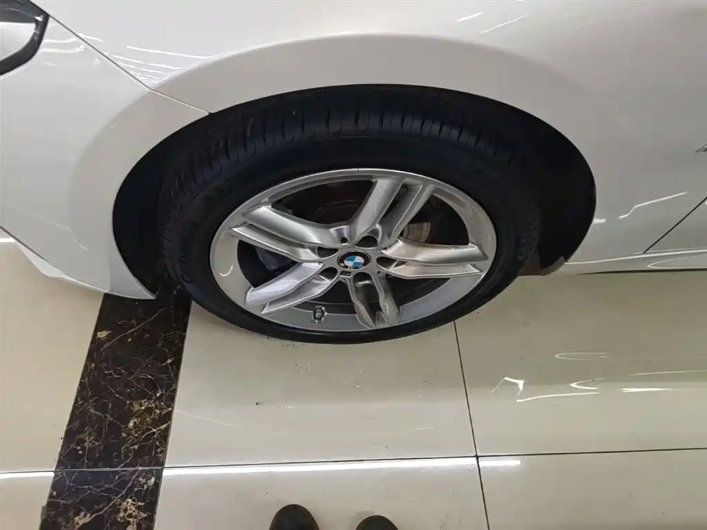 BMW 1 Series 2022 120i M Sport Shadow Edition фото 23