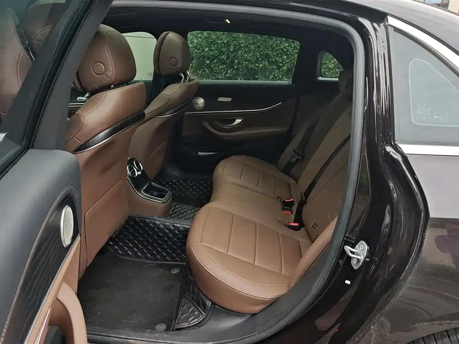 Mercedes-Benz E-Class 2023 E 260 L Sport фото 11