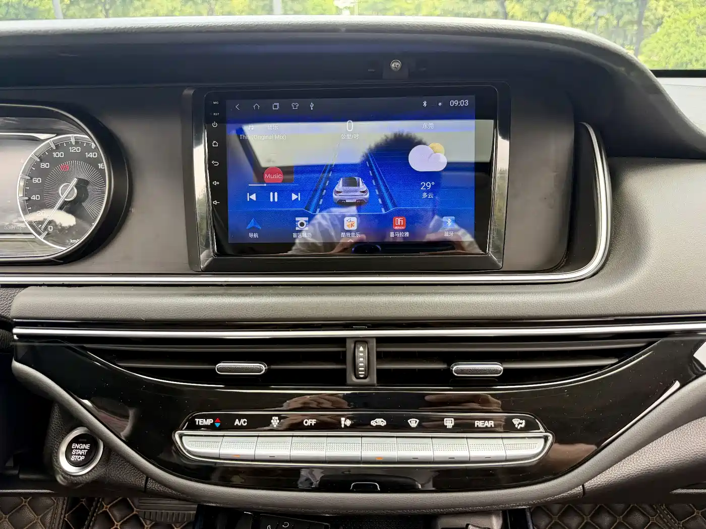 GAC Trumpchi Trumpchi M6 2021 270T DCT Luxury Edition (7-Seater) фото 17
