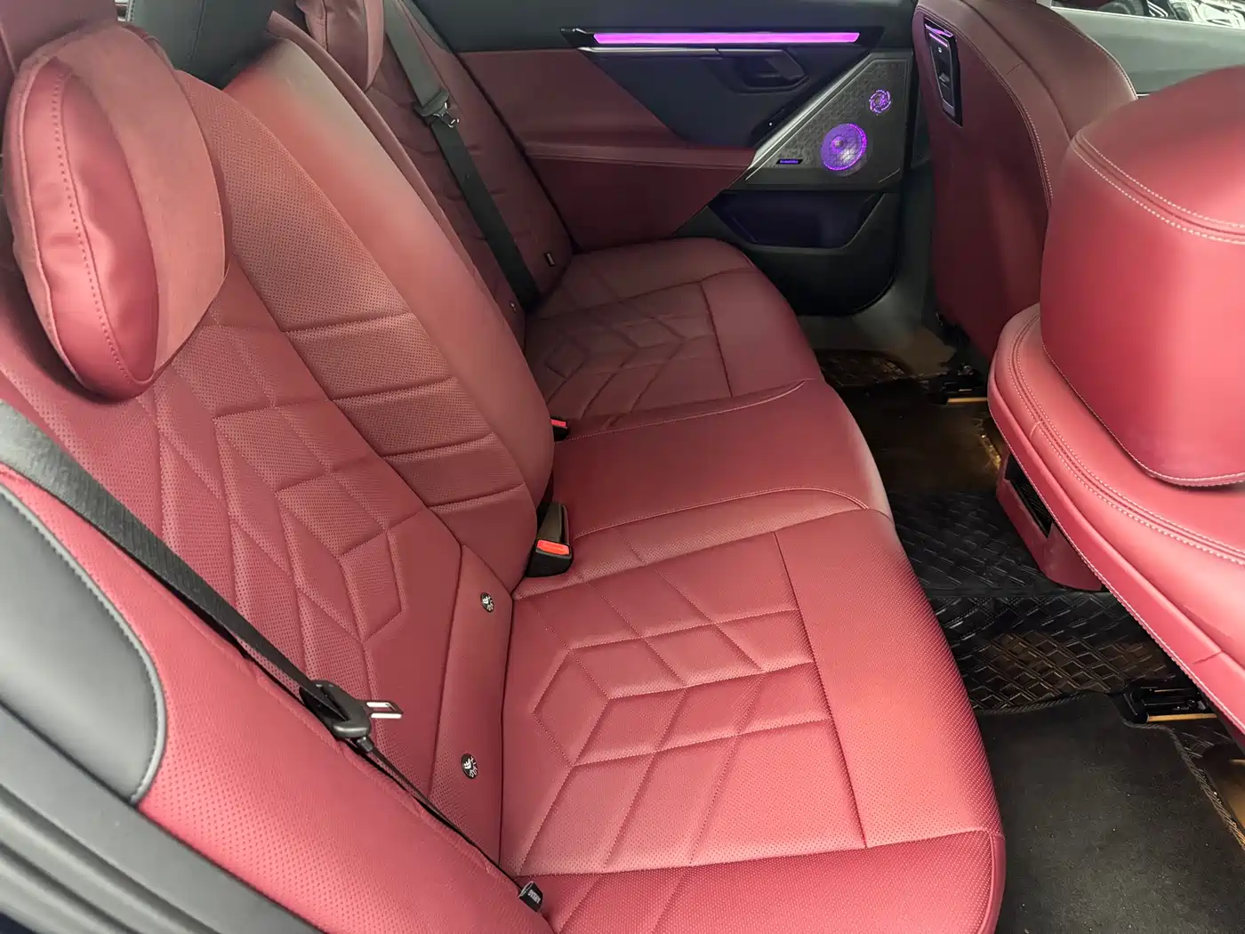 BMW 5 Series 2025 530Li xDrive M Sport Package фото 9