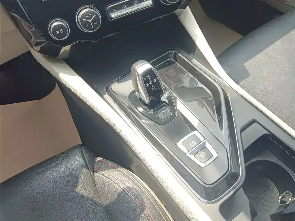 Lynk & Co 02 2018 Model 1.5T DCT 2WD Yao Pro Edition China V фото 14