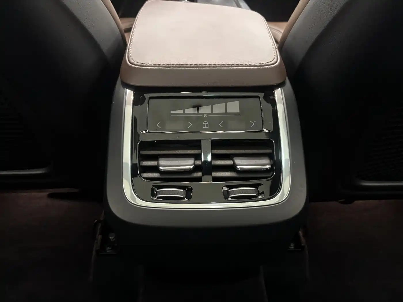 Volvo XC90 2023 B6 Smart Elegance Luxury Edition 7-Seater фото 21