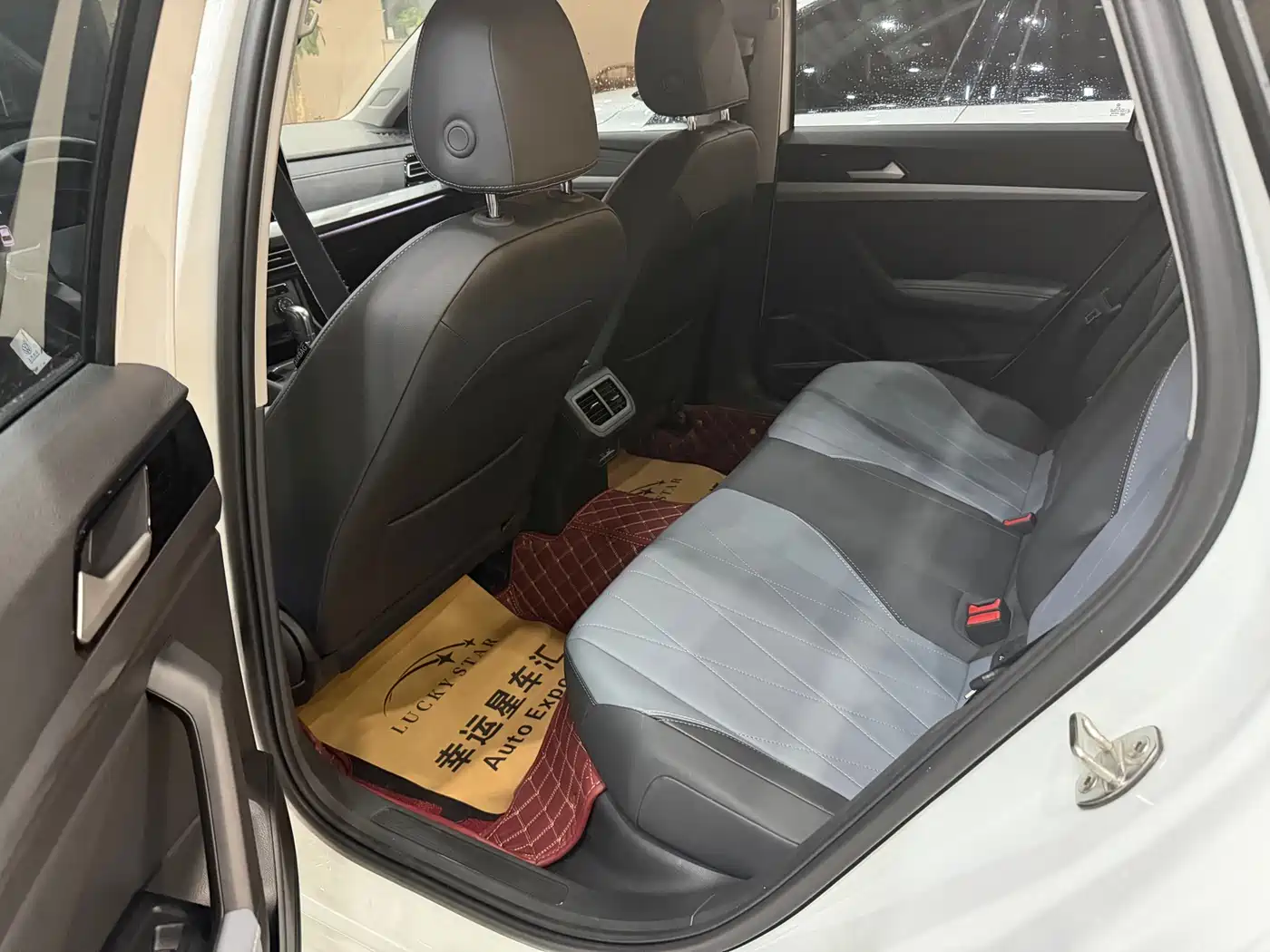 Volkswagen Lavida 2023 1.5L Automatic Starlight 5 Million Edition фото 11