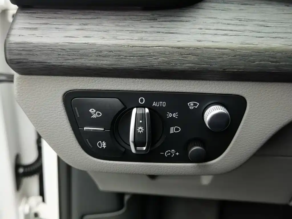 Фото 21 - Audi Q5L