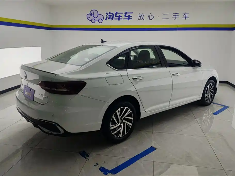 Volkswagen Lavida 2024 Model 300TSI DSG Starlight Leading Edition фото 3