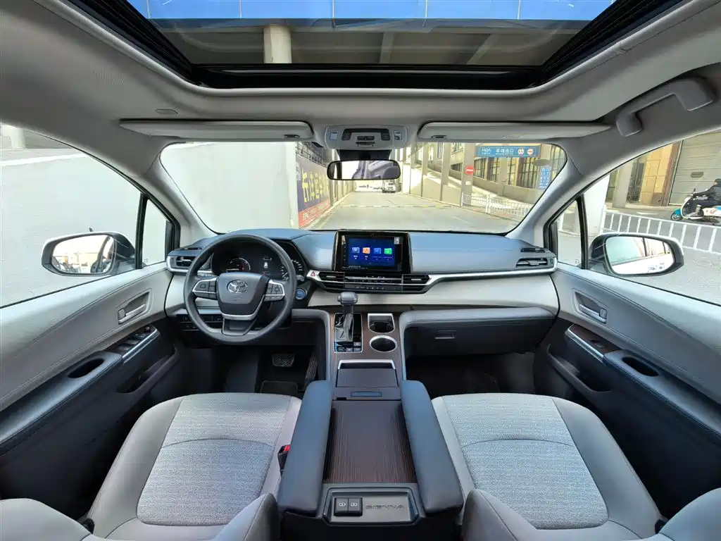 Toyota Sienna 2021 2.5L Hybrid Comfort Edition фото 9