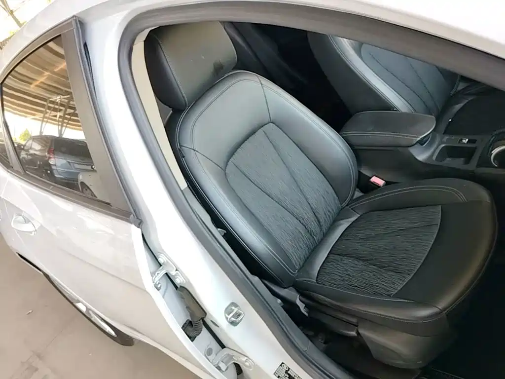 Buick Verano 2016 2015 Sedan 20T Dual-clutch Leading