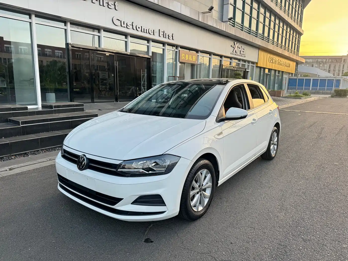 VOLKSWAGEN POLO