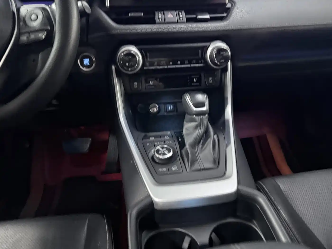Toyota Wildlander 2020 2.0L CVT AWD Premium Edition фото 16