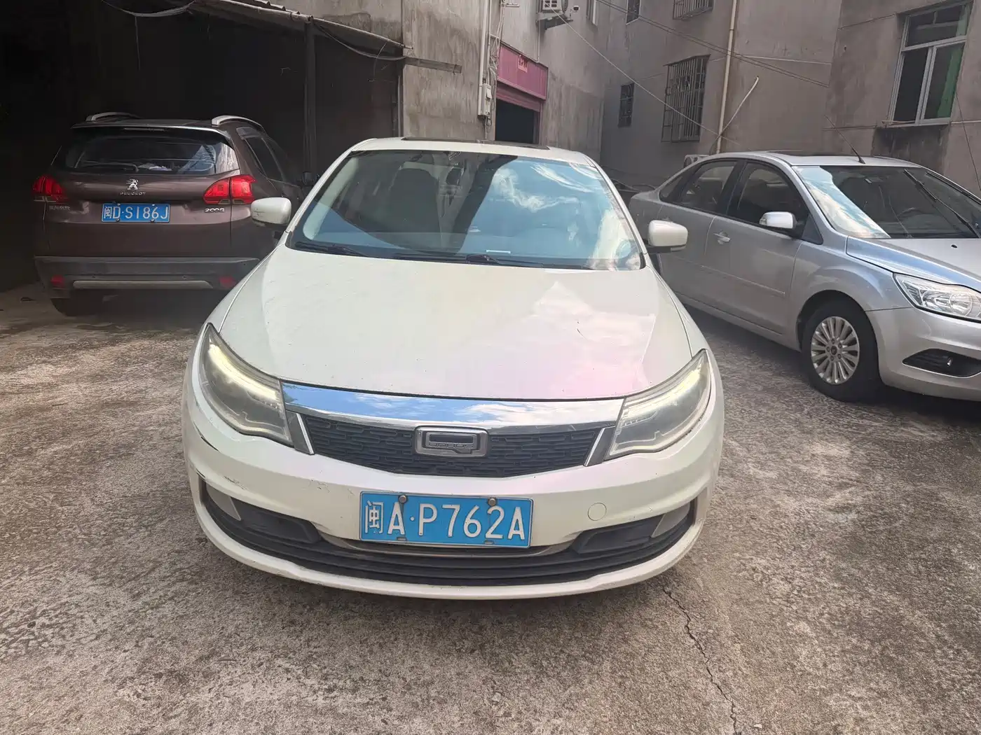 Qoros 3 2016 2016 Sedan 1.6L Automatic Zhiyue