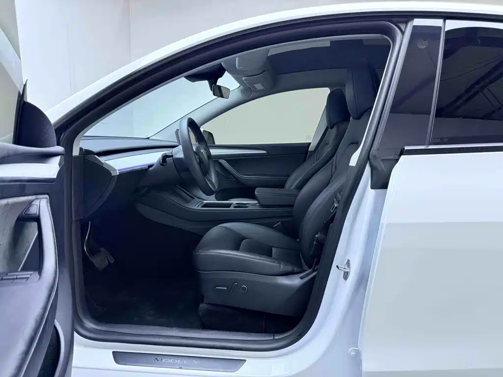 Фото 15 - Tesla Model Y