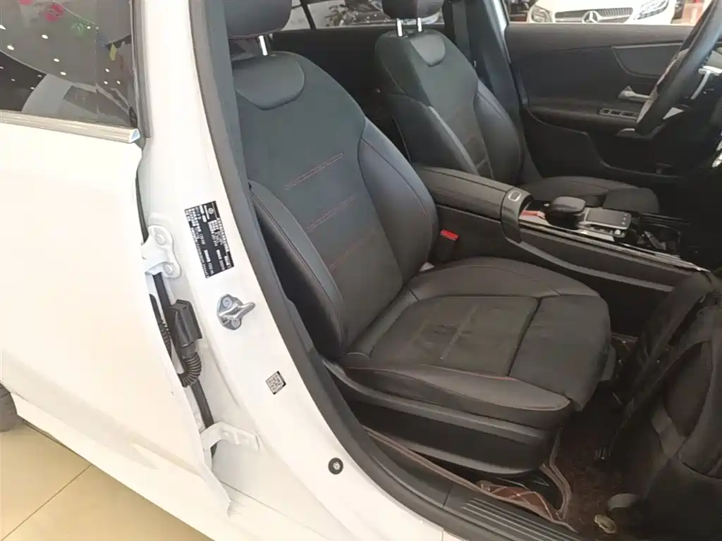 Mercedes-Benz A-Class 2023 A 200 L Fashion фото 25