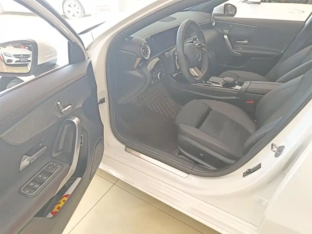 Mercedes-Benz A-Class 2023 A 200 L Fashion фото 16