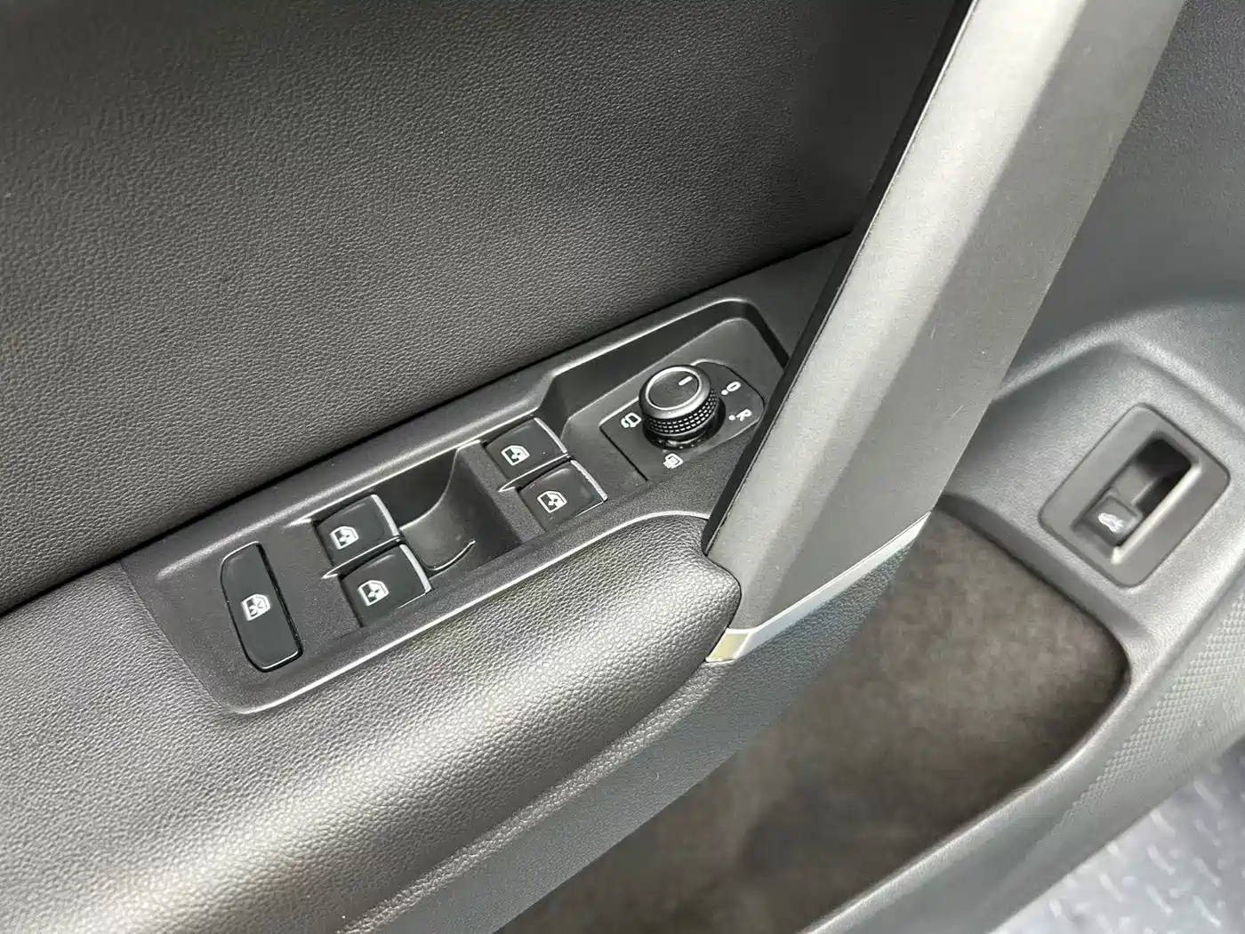 Volkswagen Tayron 2022 280TSI 2WD Luxury Smart Connect Edition фото 10
