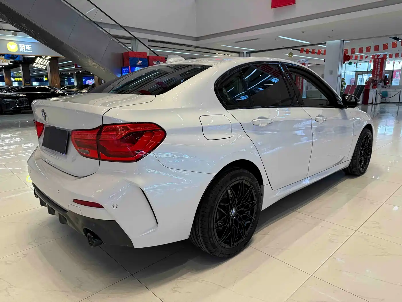 BMW 1 Series 2021 120i M Sport Shadow Edition фото 5