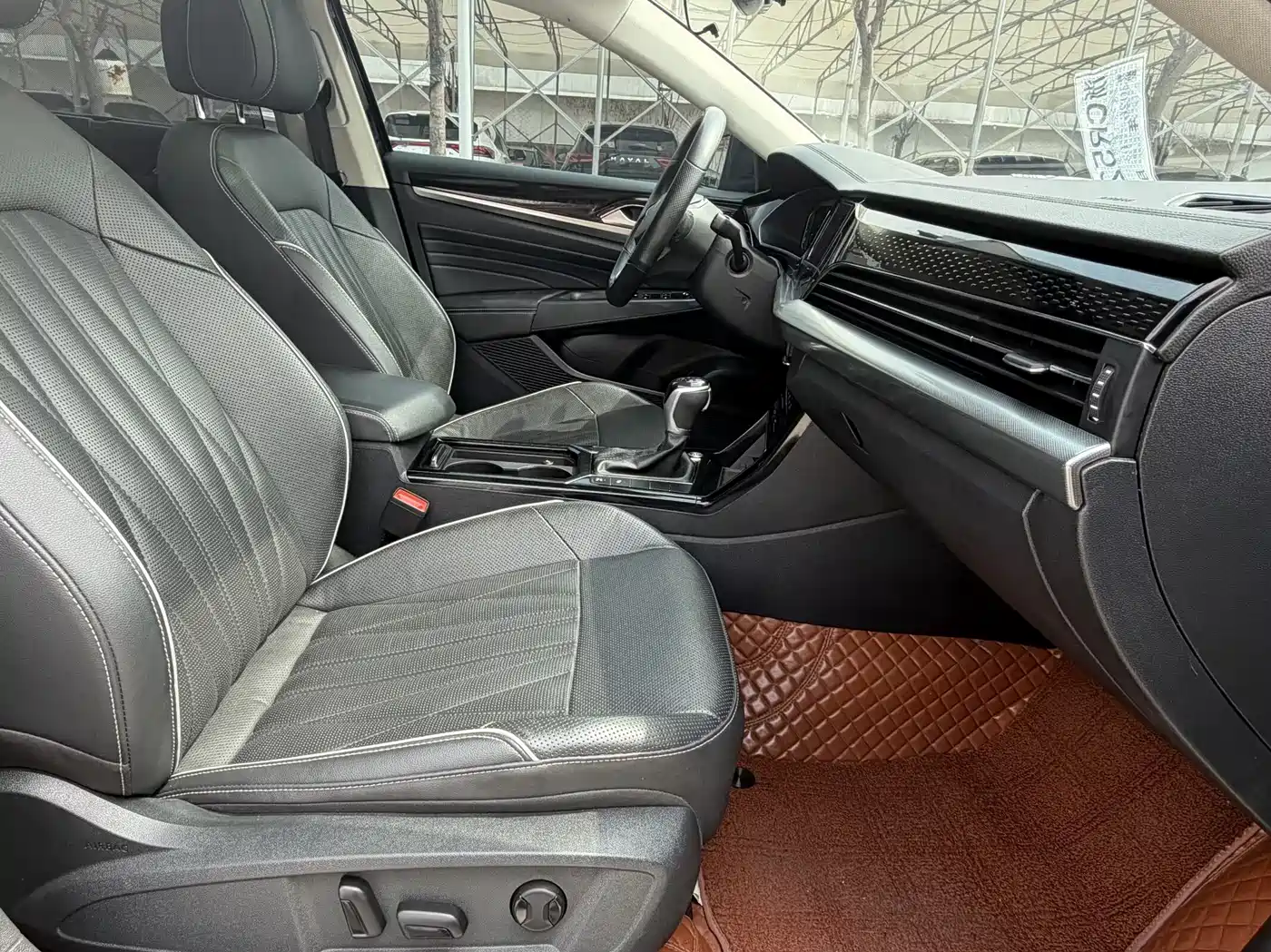 Volkswagen Passat 2023 330TSI Luxury Edition фото 16
