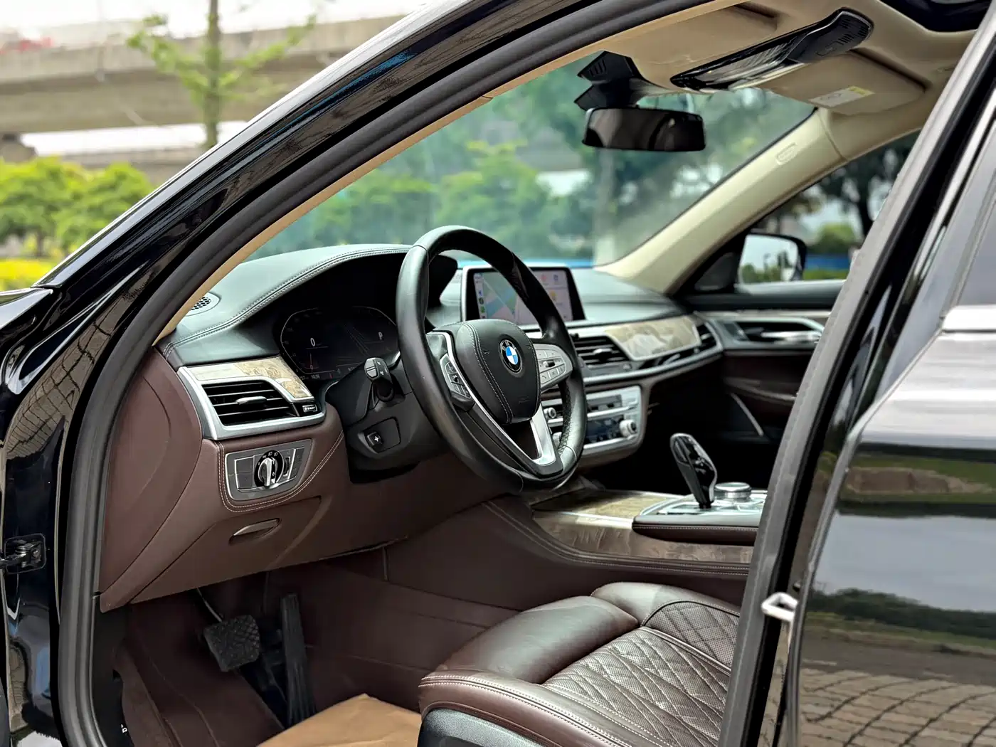 BMW 7 Series 2021 Model 740Li Leading Luxury Package фото 5