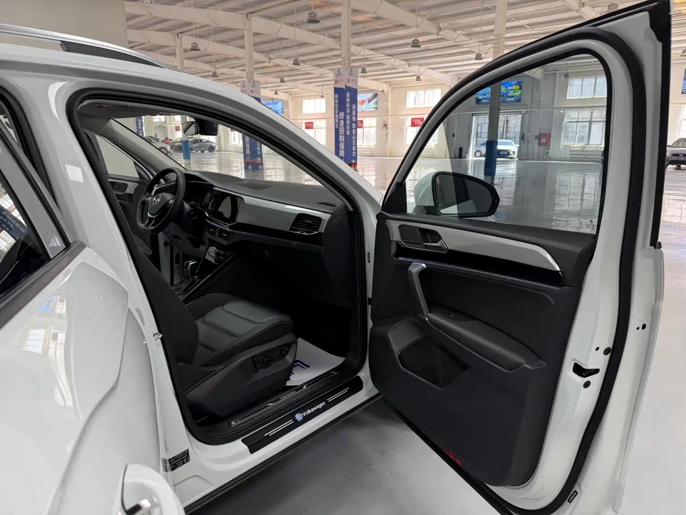 Volkswagen Tayron 2022 330TSI 2WD Luxury Smart Connect Edition фото 13