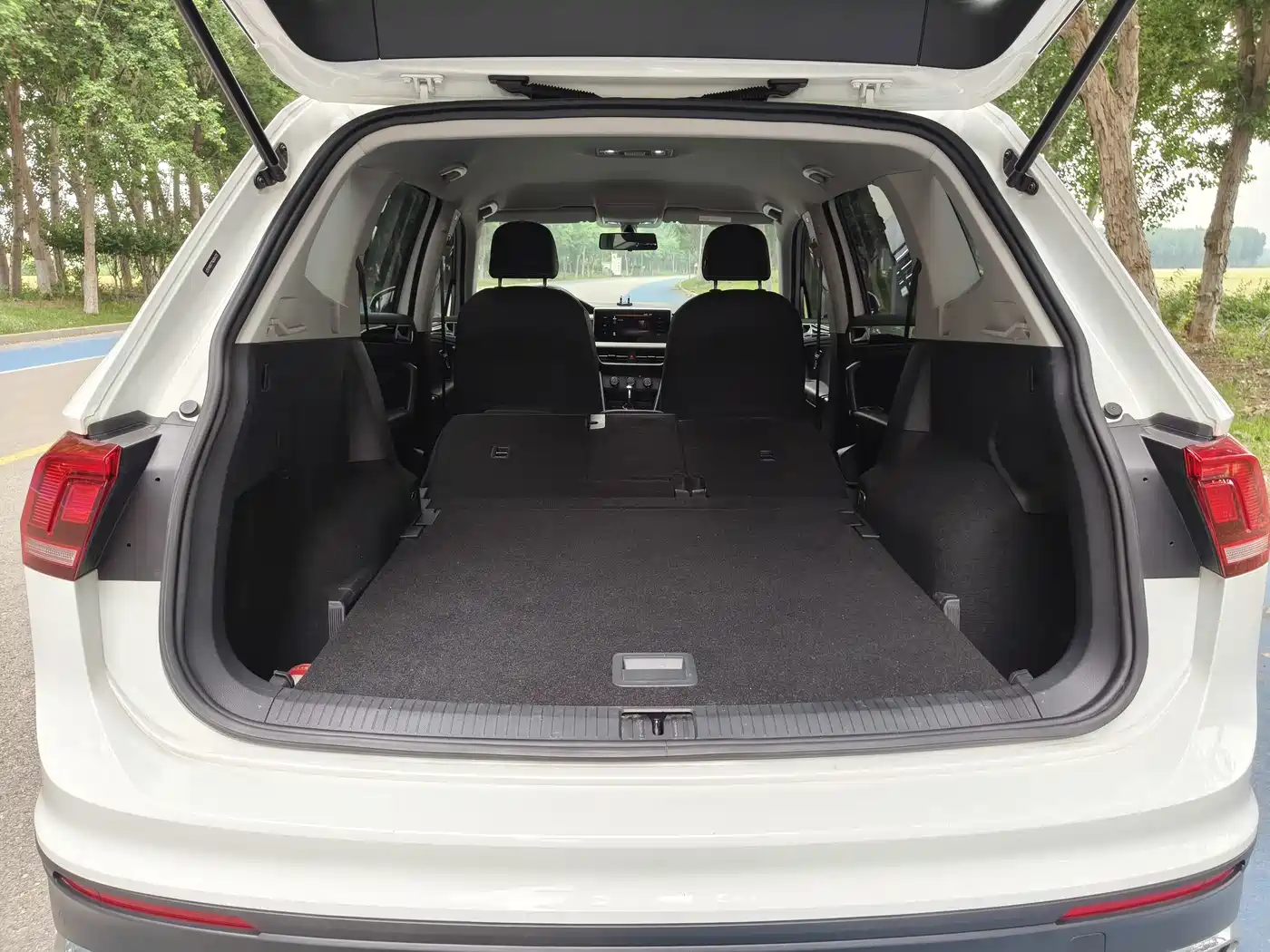 Фото 19 - Volkswagen Tiguan L