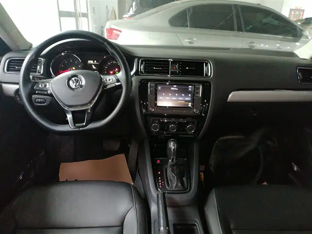 Volkswagen Sagitar 2017 230TSI Automatic Comfort фото 6