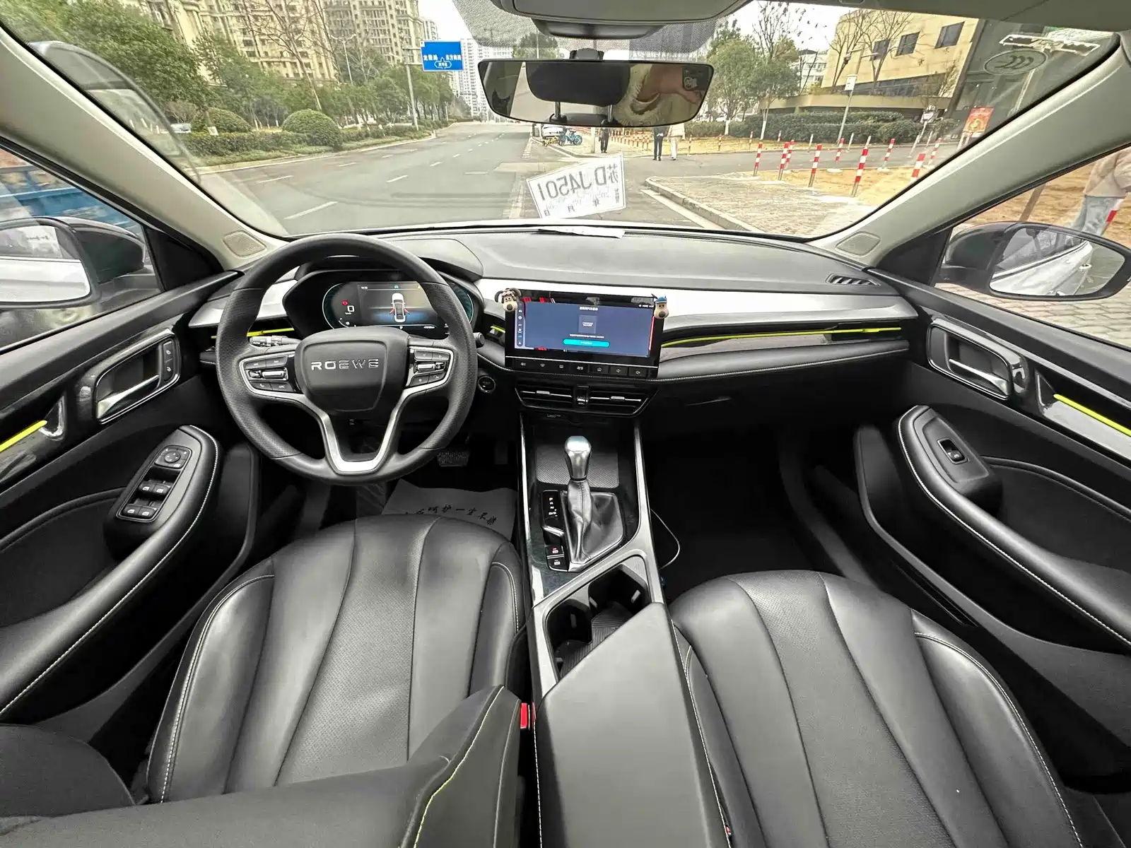 Фото 18 - Roewe i5