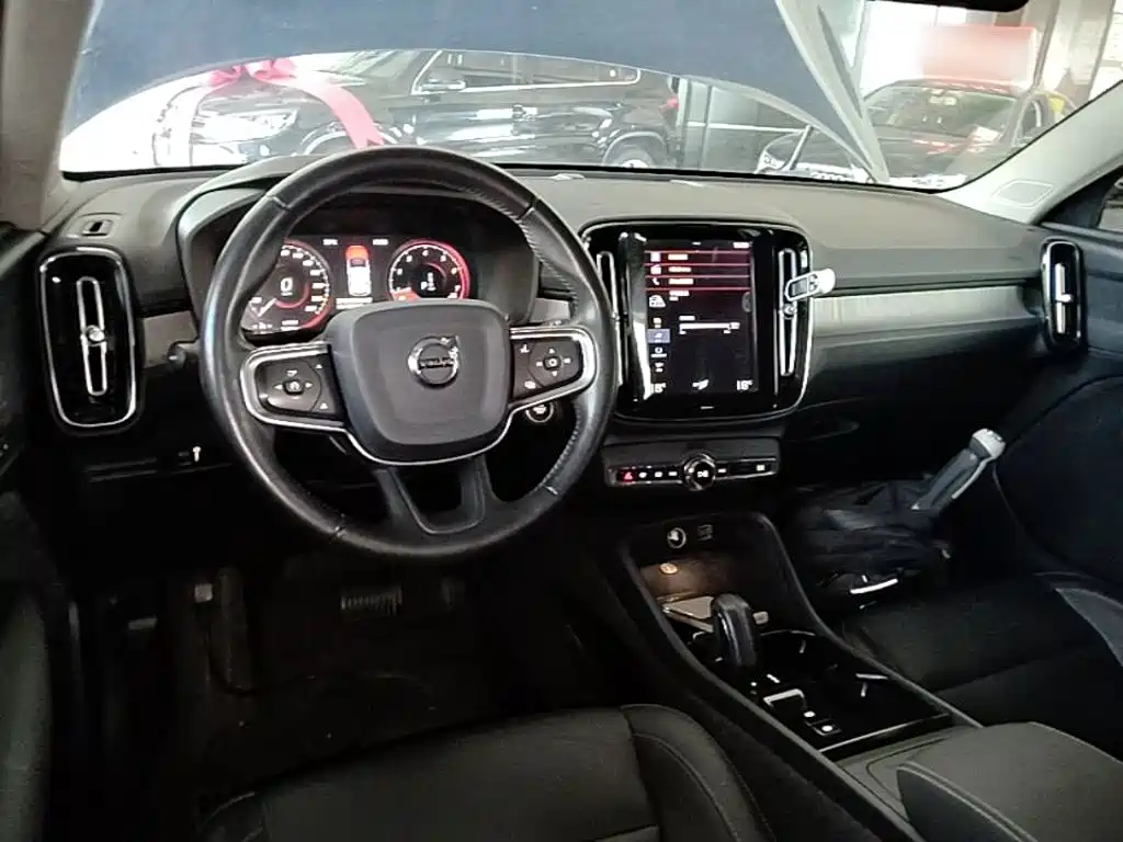 Photo 10 - Volvo XC40