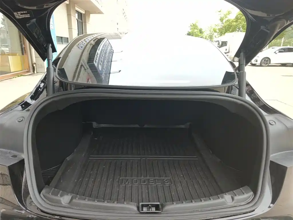 Фото 19 - Tesla Model 3