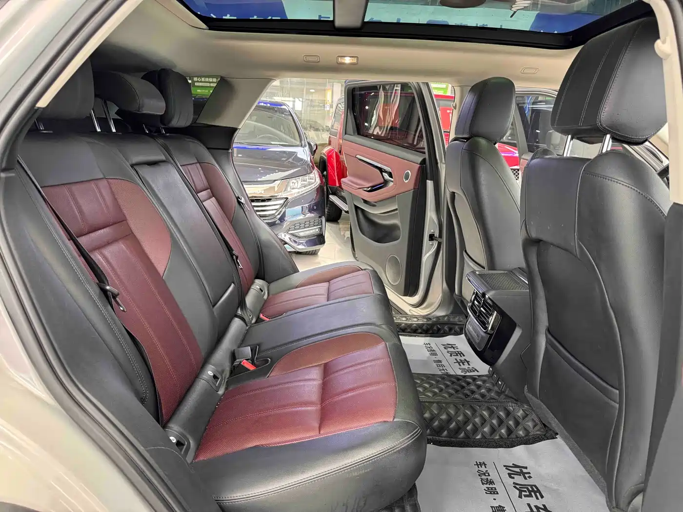 Land Rover Range Rover Evoque 2021 Range Rover Evoque L 249PS R-Dynamic SE Luxury Edition фото 16