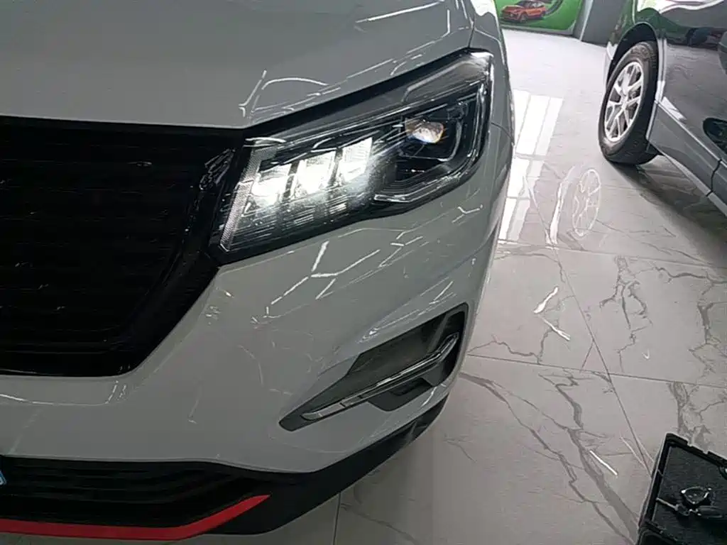 Фото 24 - Changan CS75