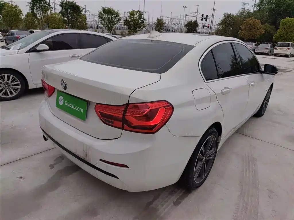 BMW 1 Series 2017 118i Sport фото 7