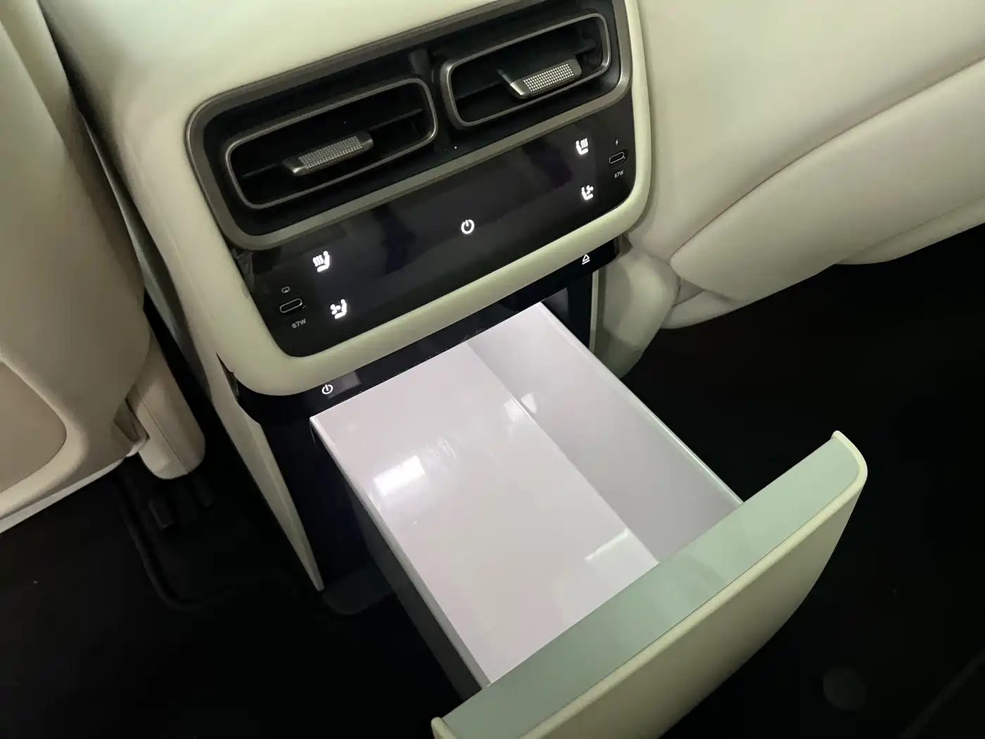 Li Auto i6 2025 2025 4WD Base Model