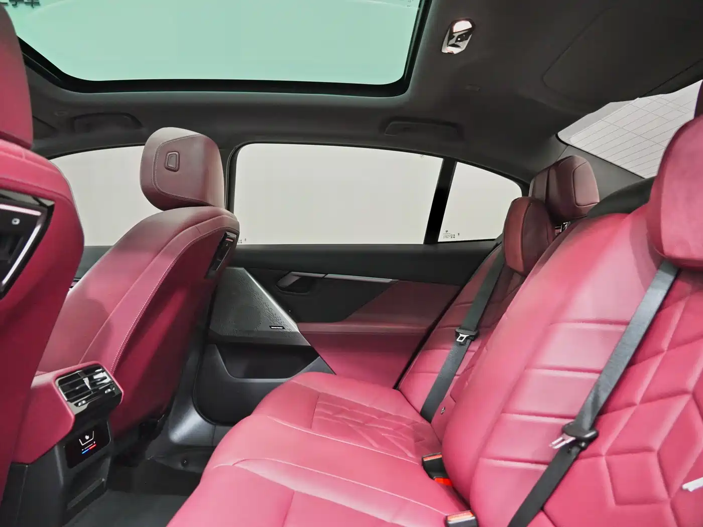 BMW 5 Series 2024 530Li Leading Model Luxury Package фото 7