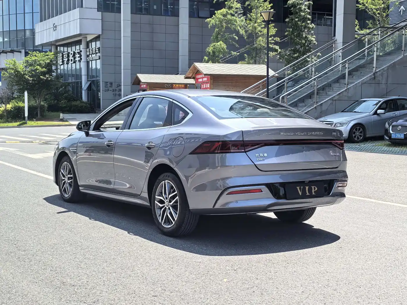 BYD Qin PLUS 2024 Glory Edition DM-i 55KM Surpass фото 4