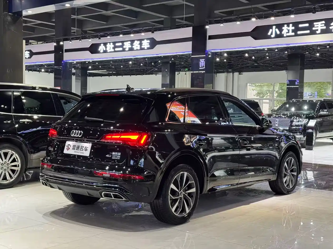 Audi Q5L 2023 40T Luxury Dynamic фото 5
