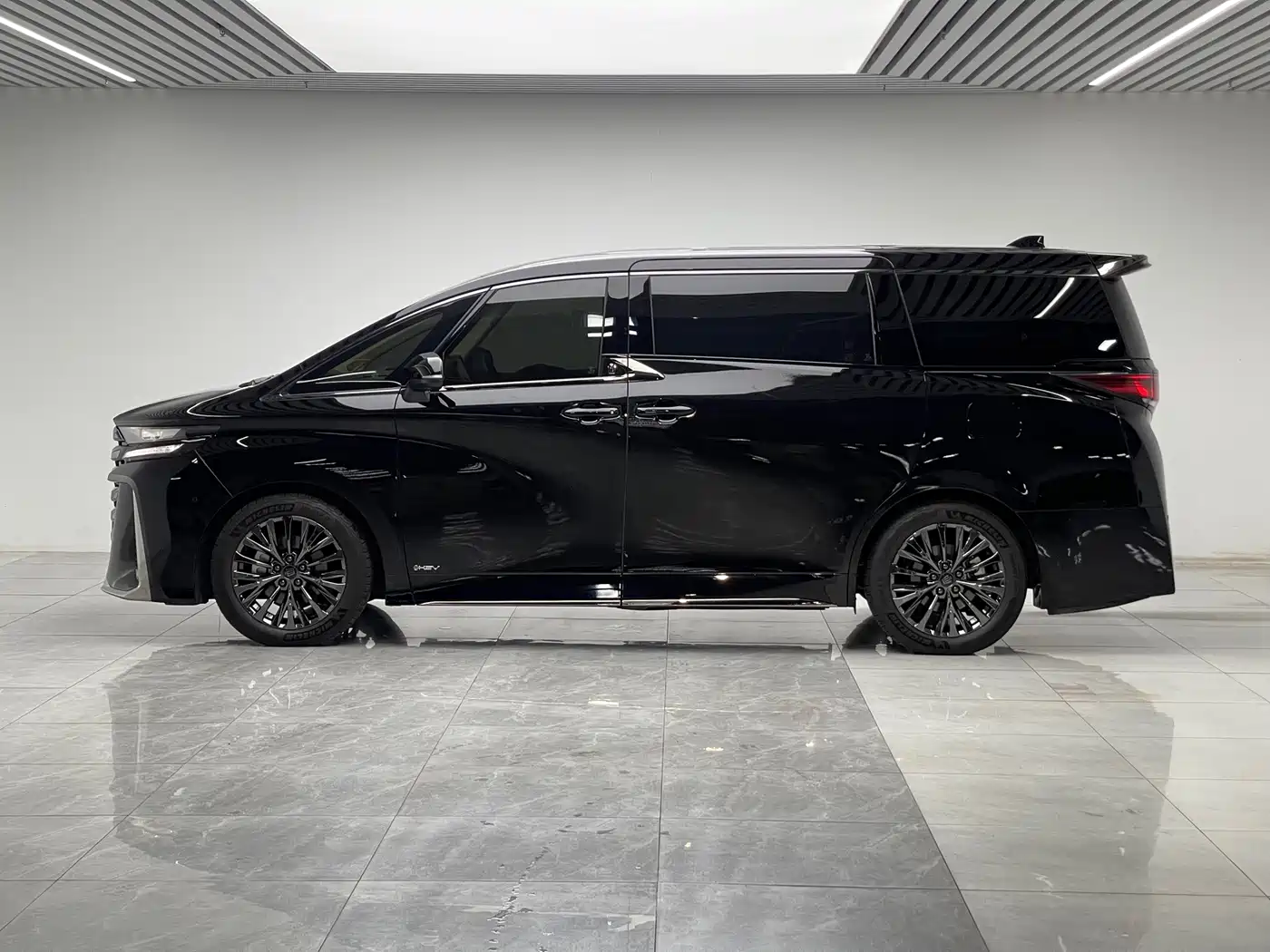 Toyota Vellfire 2025 2025 Crown Hybrid 2.5L Ink Gold Executive Edition